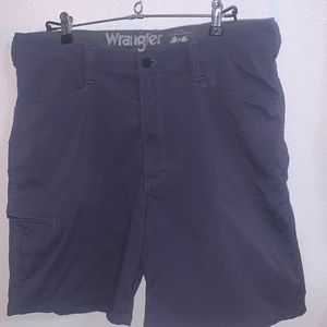 Wrangler Outdoor Series  utility shorts size 36
